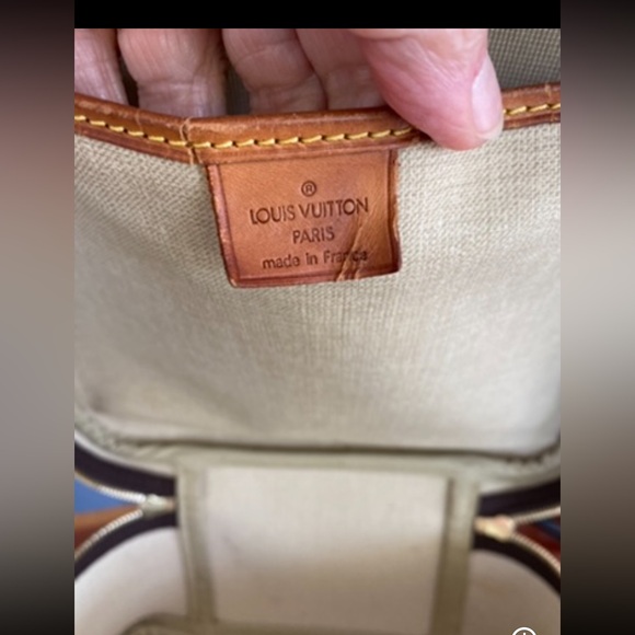 Louis Vuitton Excursion Bag - Picture 12 of 15